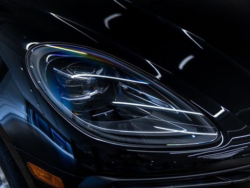 Certified 2023 Porsche Macan AWD/4WD image 14