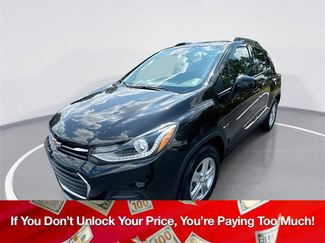 Used 2022 Chevrolet Trax LT w/ LT Convenience Package image 1