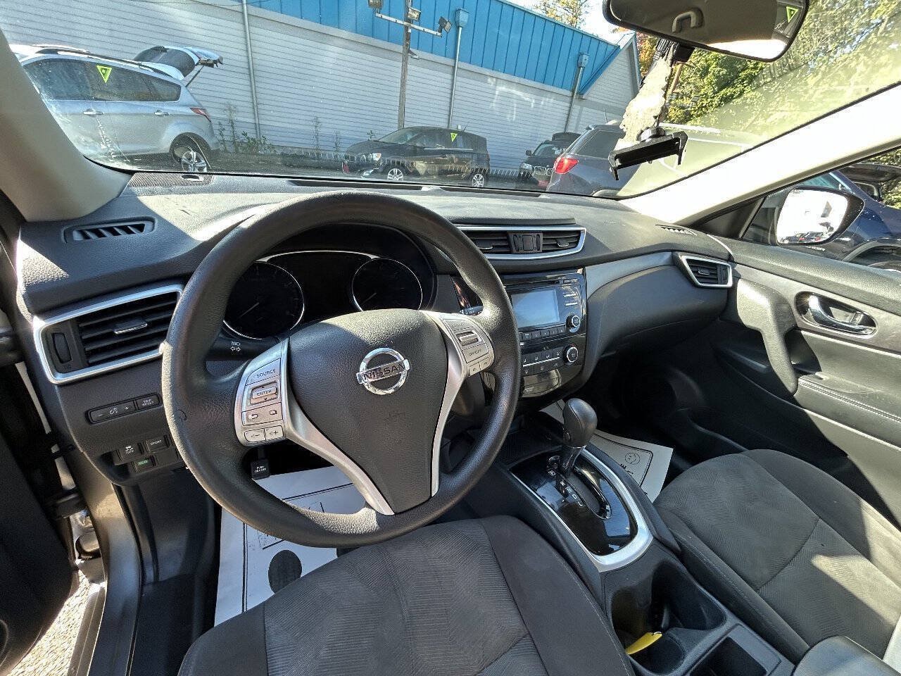Used 2016 Nissan Rogue S FWD image 5
