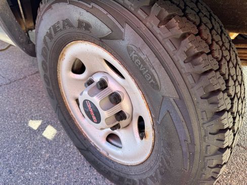 Used 2006 GMC Sierra 2500 W/T RWD image 9