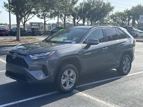 Used 2022 Toyota RAV4 XLE w/ Convenience Package AWD/4WD image 8