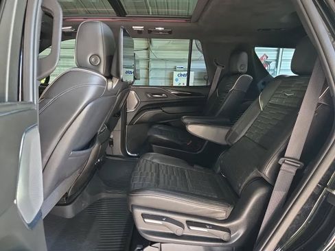 Used 2021 Cadillac Escalade Sport Platinum AWD/4WD image 11