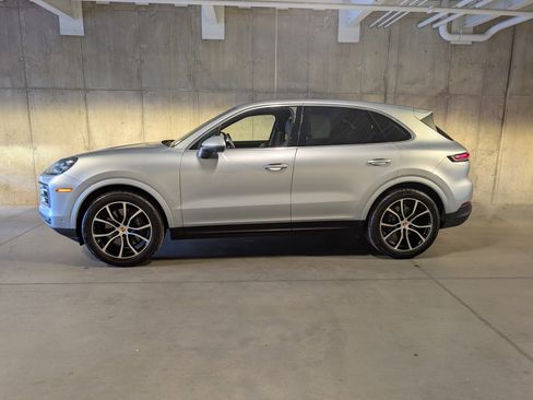 Used 2025 Porsche Cayenne image 2