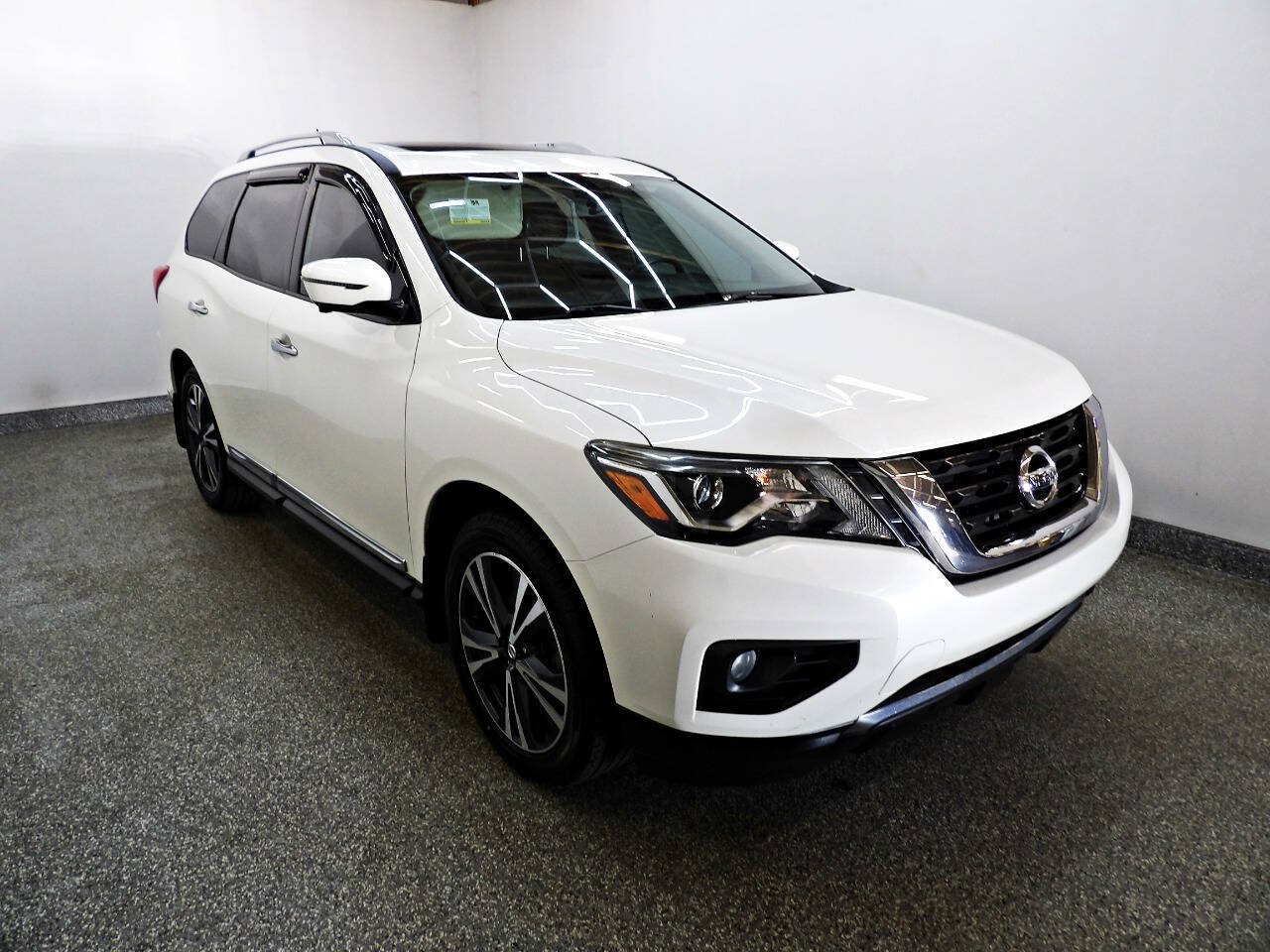 Used 2017 Nissan Pathfinder Platinum AWD/4WD image 3