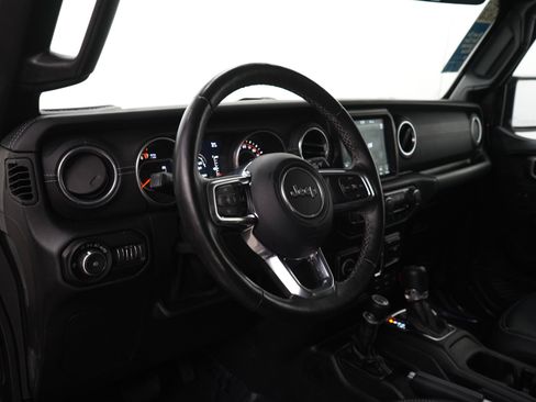 Used 2018 Jeep Wrangler Unlimited Sahara AWD/4WD image 18