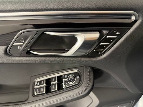 Certified 2024 Porsche Macan AWD/4WD image 17