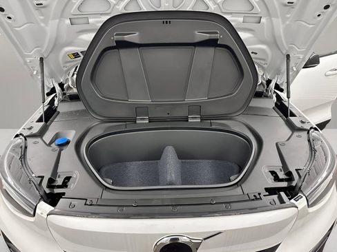 New 2024 Volvo XC40 Recharge Core w/ Protection Package Premier image 19