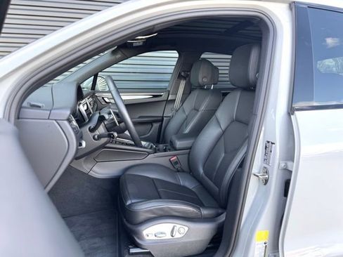 Certified 2026 Porsche Macan AWD/4WD image 5