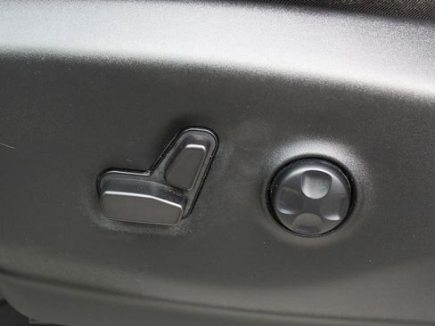 Used 2023 Chrysler Pacifica Touring-L image 20