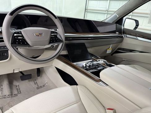 New 2026 Cadillac Escalade ESV Platinum Sport w/ LPO, ONYX Package AWD/4WD image 21