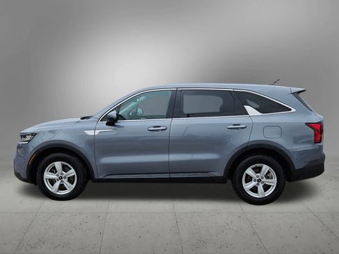 Used 2023 Kia Sorento LX image 3