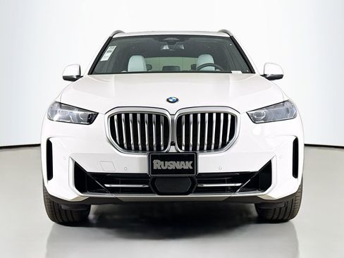 New 2026 BMW X5 xDrive40i w/ Premium Package image 2