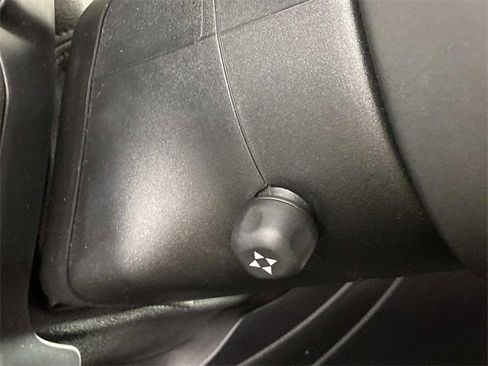 Used 2017 Jeep Grand Cherokee Limited w/ Luxury Group II image 16