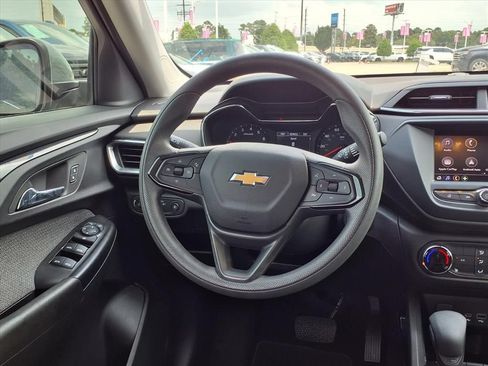 Used 2023 Chevrolet TrailBlazer LT FWD image 17