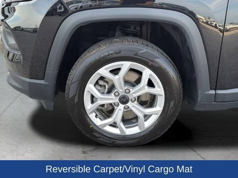 Used 2025 Jeep Compass Latitude w/ Sun & Sound Group AWD/4WD image 29