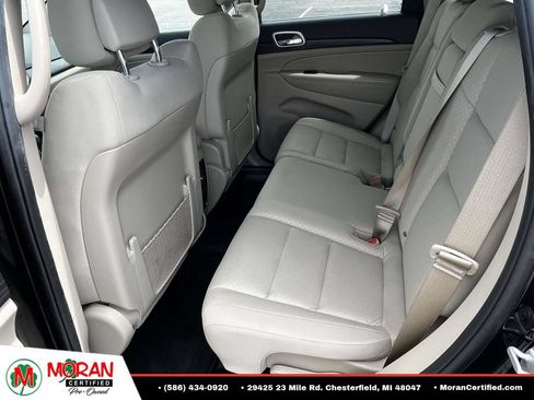 Used 2019 Jeep Grand Cherokee Laredo AWD/4WD image 12