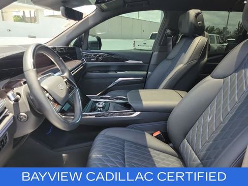 Certified 2026 Cadillac Escalade IQL Sport 1 w/ LPO, ONYX Package AWD/4WD image 19