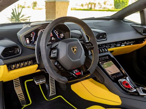 Used 2022 Lamborghini Huracan EVO RWD image 16