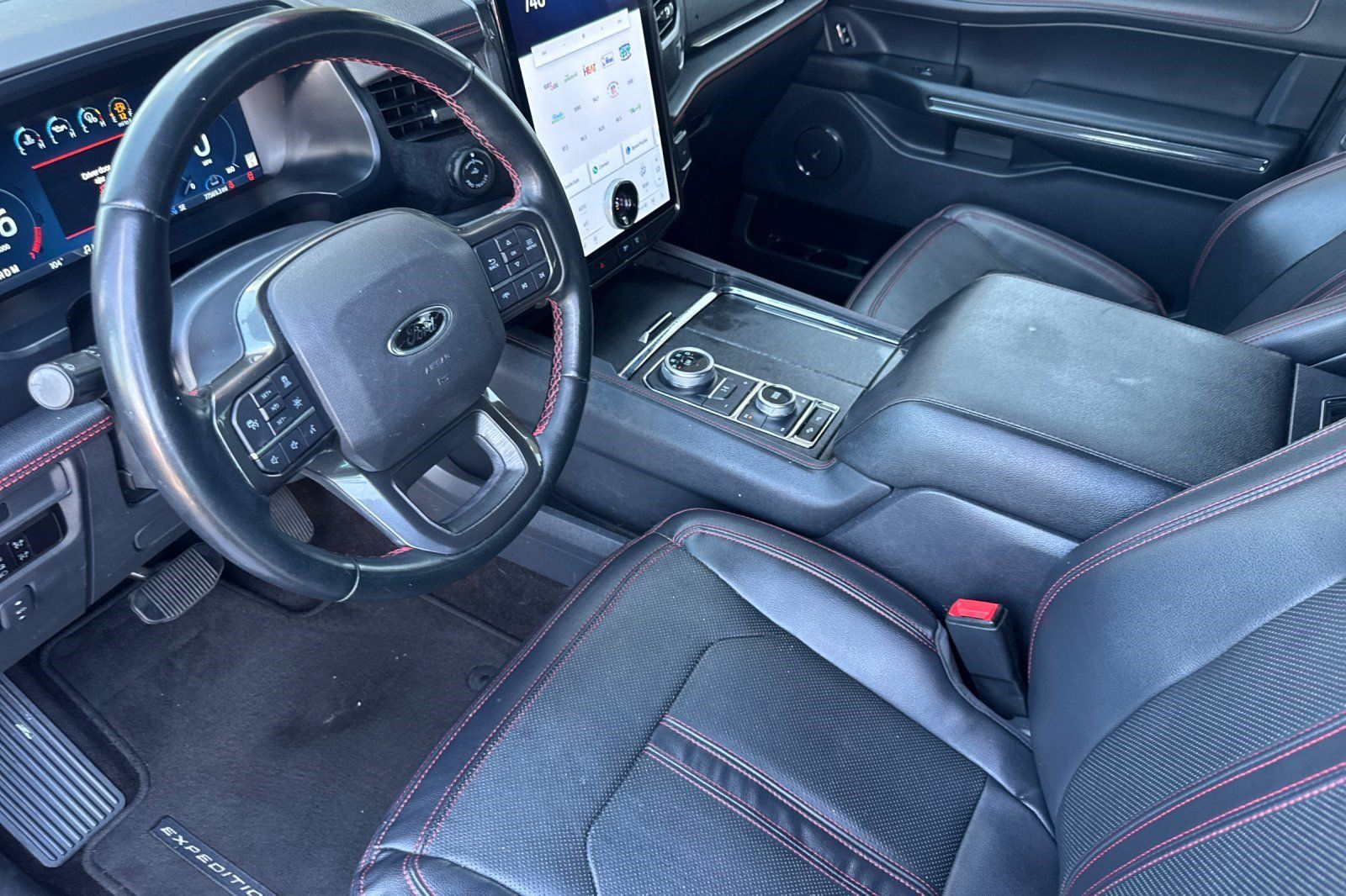 Used 2023 Ford Expedition Limited AWD/4WD image 4