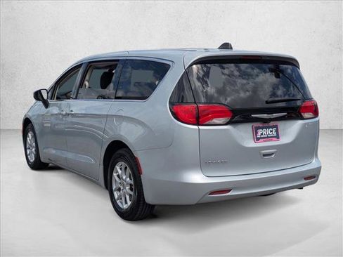 Used 2022 Chrysler Voyager LX FWD image 8