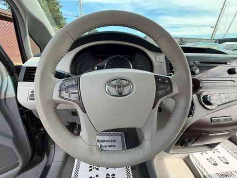 Used 2013 Toyota Sienna XLE FWD image 21