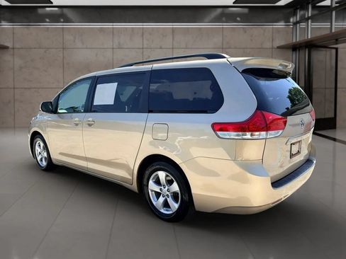 Used 2014 Toyota Sienna LE FWD image 5