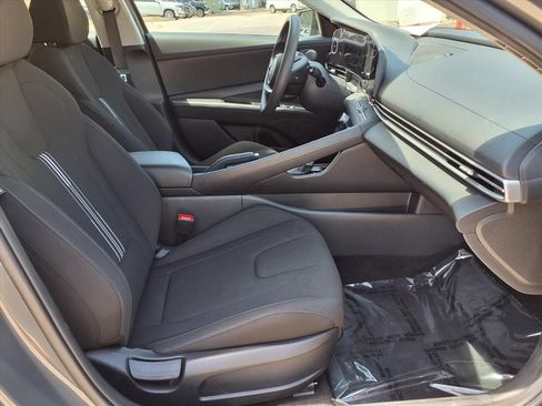 Used 2024 Hyundai Elantra SEL FWD image 9