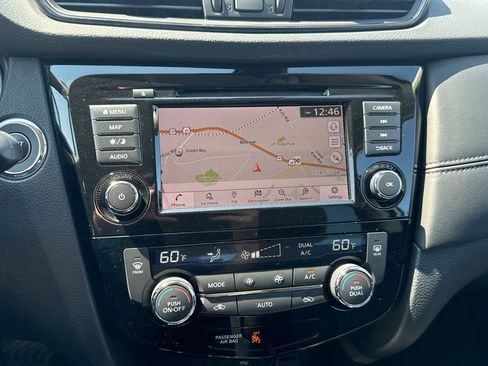 Used 2019 Nissan Rogue SL AWD/4WD image 18
