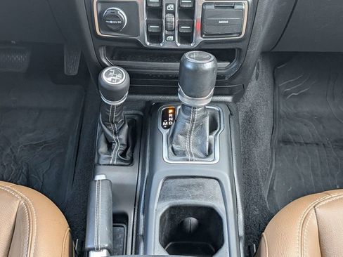 Used 2021 Jeep Wrangler Unlimited Sahara w/ Cold Weather Group AWD/4WD image 18