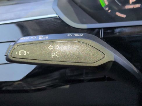 Used 2024 Audi Q8 e-tron Prestige image 29