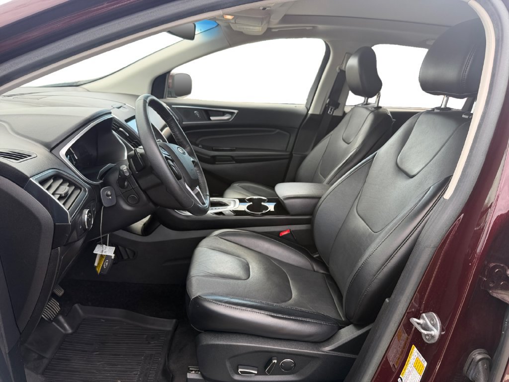 Used 2018 Ford Edge Titanium w/ Equipment Group 302A AWD/4WD image 10