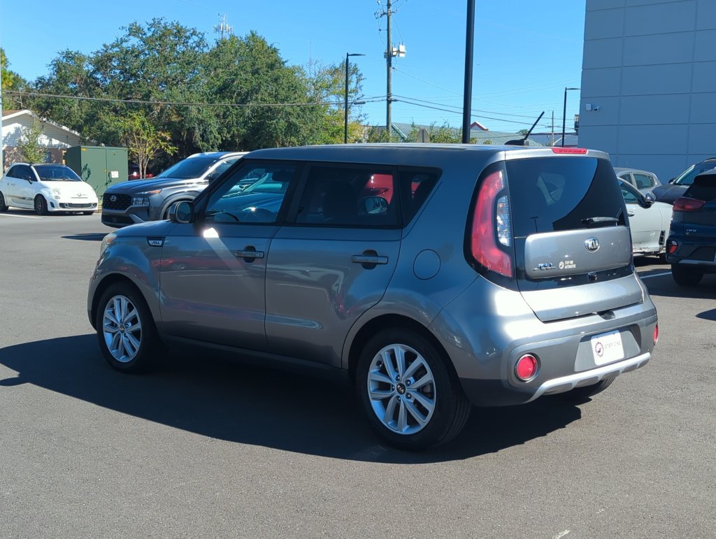 Used 2017 Kia Soul + FWD image 5