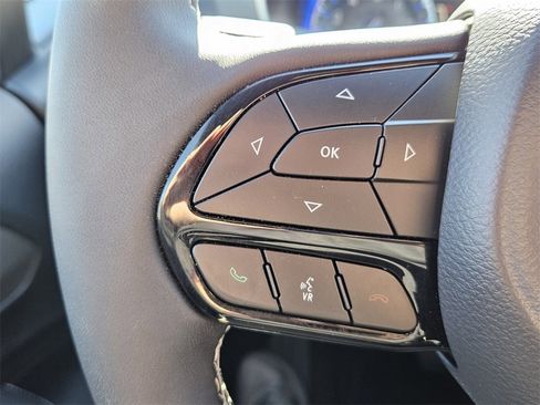 Used 2024 Chrysler Pacifica Limited w/ Uconnect Theater Family Group image 22