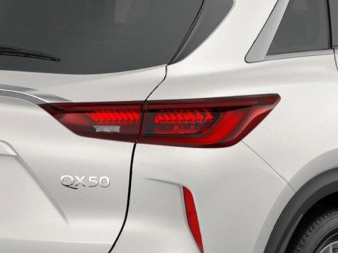 New 2025 INFINITI QX50 Luxe image 11
