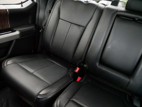 Used 2018 Ford F150 Lariat w/ Equipment Group 502A Luxury AWD/4WD image 12