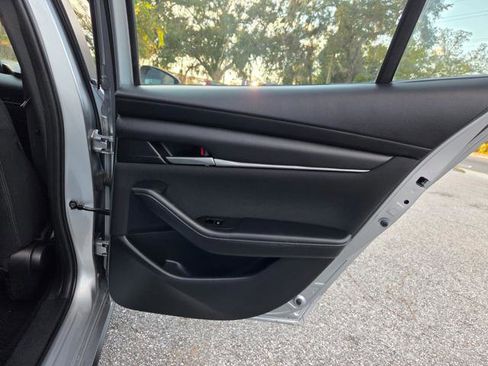 Used 2020 MAZDA MAZDA3 Sedan image 26