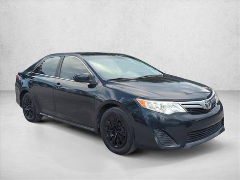 Used 2012 Toyota Camry LE FWD image 3
