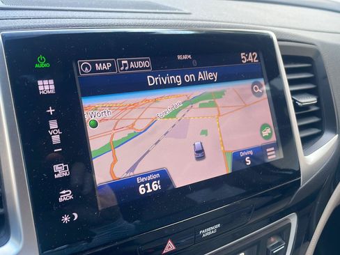 Used 2016 Honda Pilot Touring image 4