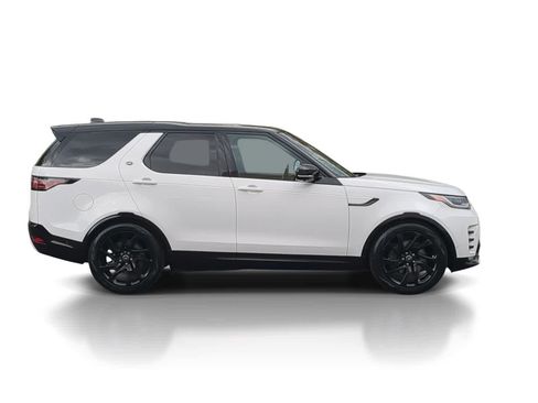 Used 2025 Land Rover Discovery Dynamic SE AWD/4WD image 9