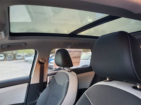 New 2025 Volkswagen Taos SE image 8