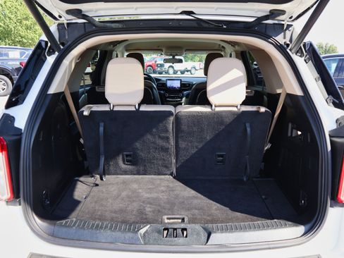 Used 2020 Ford Explorer XLT w/ Equipment Group 202A image 9