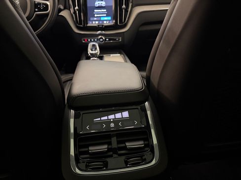 Used 2022 Volvo XC60 B5 Inscription w/ Advanced Package AWD/4WD image 28