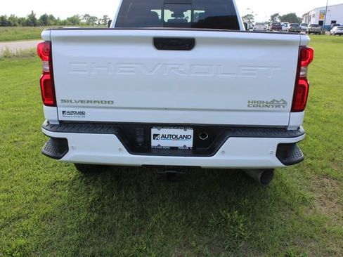 Used 2024 Chevrolet Silverado 2500 High Country w/ Z71 Off-Road Package AWD/4WD image 9