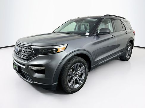 Used 2021 Ford Explorer XLT w/ Equipment Group 202A AWD/4WD image 3