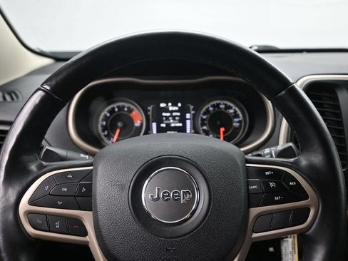 Used 2017 Jeep Cherokee Latitude w/ Cold Weather Group AWD/4WD image 12
