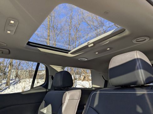 Certified 2023 GMC Acadia Denali w/ Denali Ultimate Package image 28