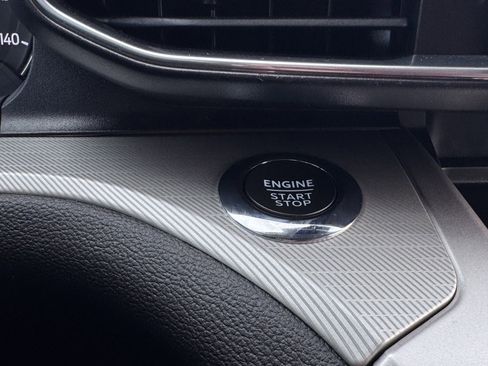 Used 2022 Ford Explorer XLT w/ Equipment Group 202A image 20