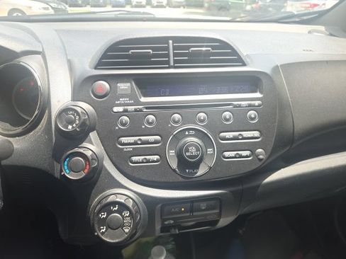 Used 2013 Honda Fit Sport image 9