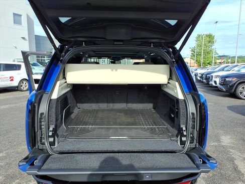 Used 2025 Land Rover Range Rover SE AWD/4WD image 13