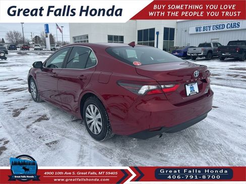 Used 2021 Toyota Camry LE image 5